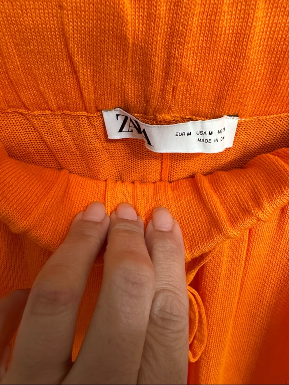 ZARA Bright Orange Knit V-Neck Top & Drawstring Joggers - Picture 2 of 3